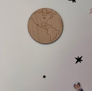 Jorden i træ eller akryl